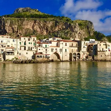 Blue House Terrace And Balcony Cefalù